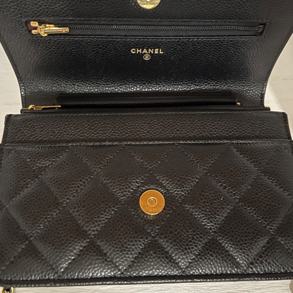 Chanel Classic Wallet On Chain (black caviar with gold hardware) // 2023 - Picture 8 of 10